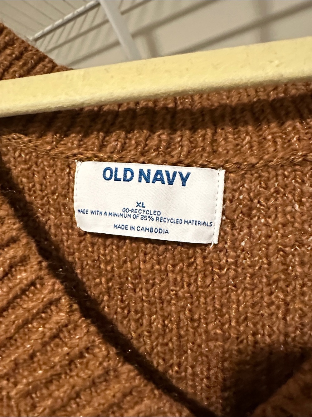 Old Navy Women’s Cable Knit V-Neck Sweater Vest in Rust - Picture 2 of 3
